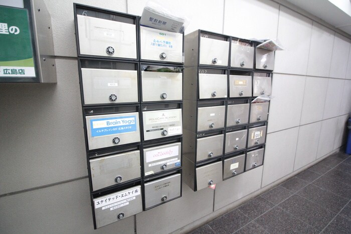 物件外観写真5　(エントランス部分)