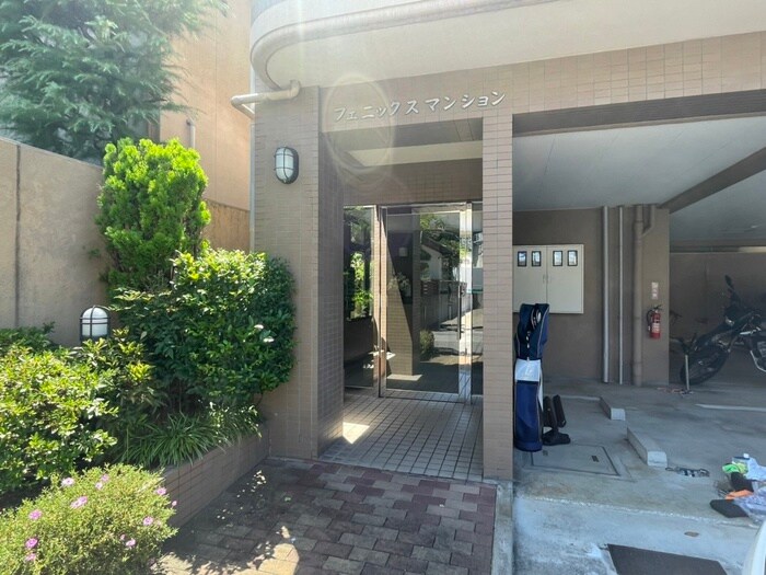 物件外観写真2　(エントランス部分)