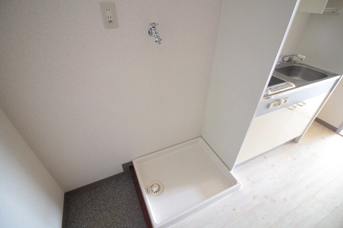 物件内観写真16　(洗濯機置場)