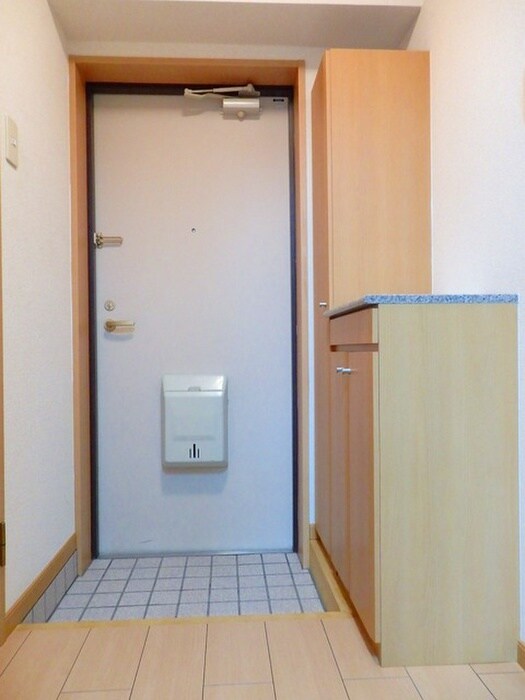 物件内観写真16　(玄関)