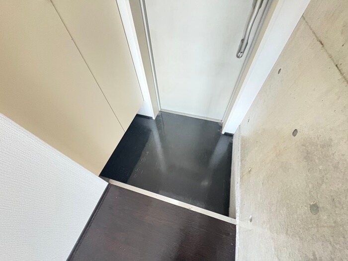 物件内観写真13　(玄関)