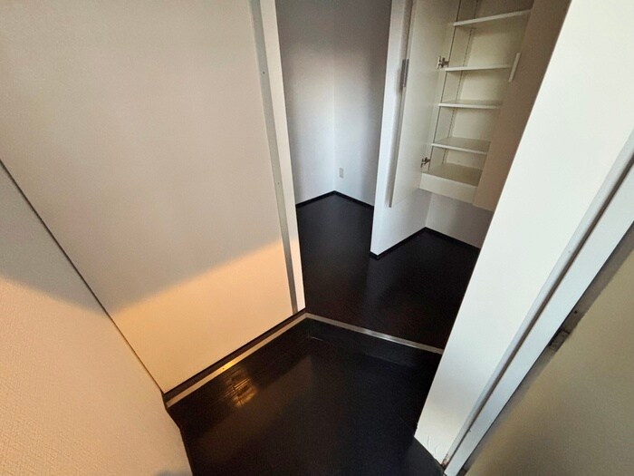 物件内観写真13　(玄関)
