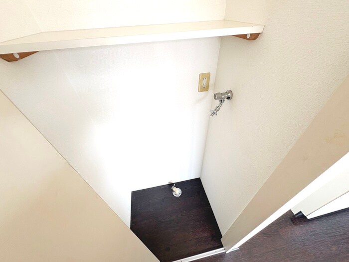 物件内観写真16　(洗濯機置場)