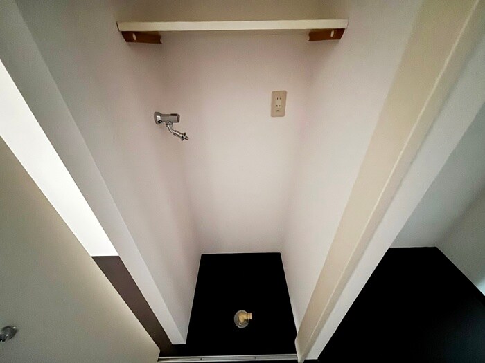 物件内観写真16　(洗濯機置場)