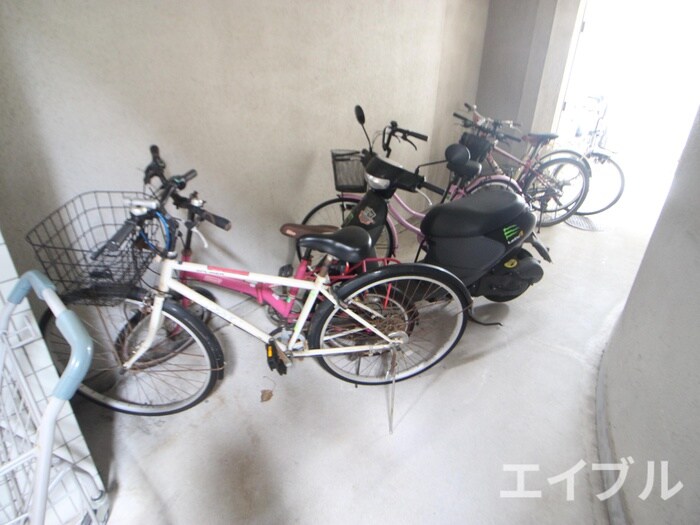 物件外観写真4　(駐輪場)