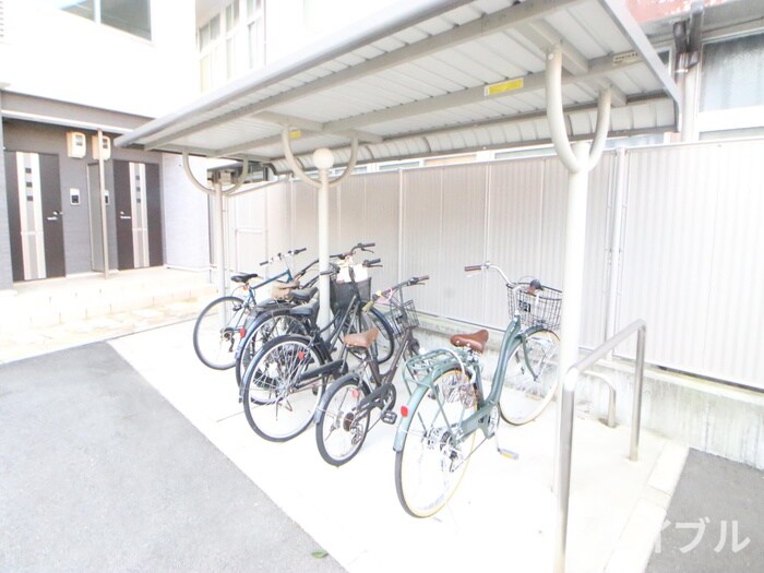 物件外観写真4　(駐輪場)