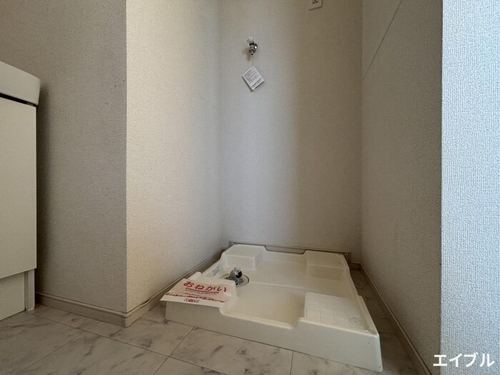 物件内観写真13　(洗濯機置場)