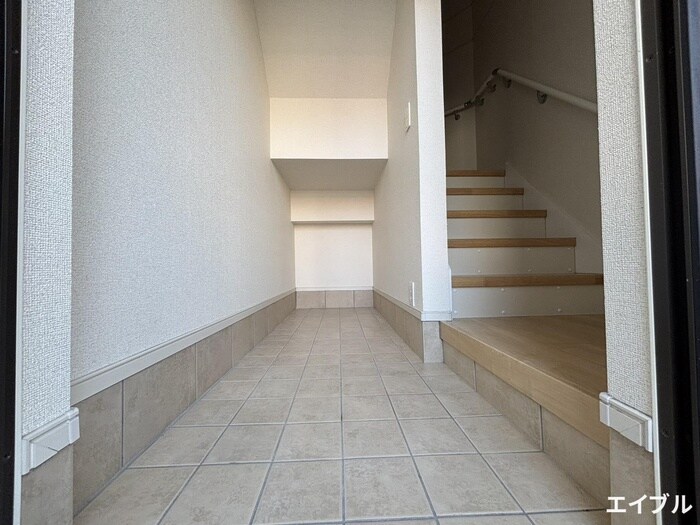 物件内観写真16　(玄関)