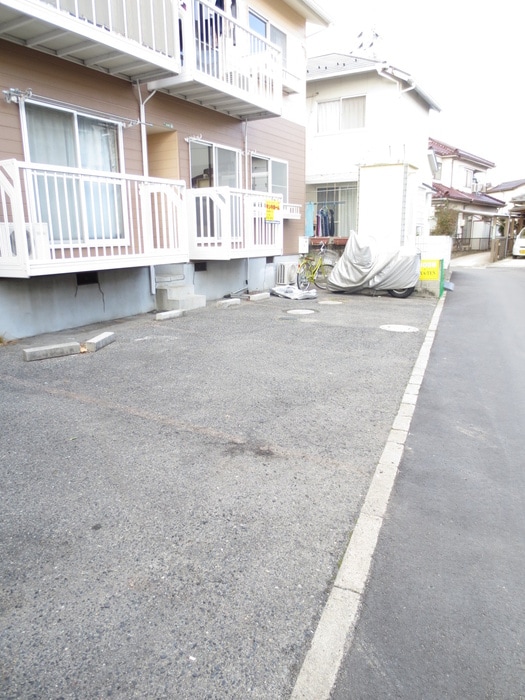 ノブタハイツの駐車場