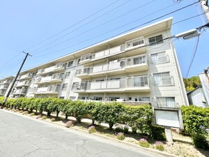 宮ノ岸共同住宅３号棟外観写真
