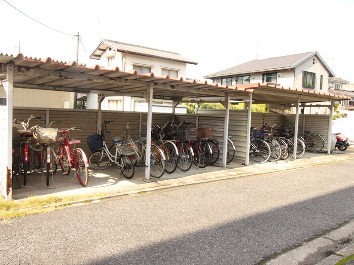 物件外観写真5　(駐輪場)