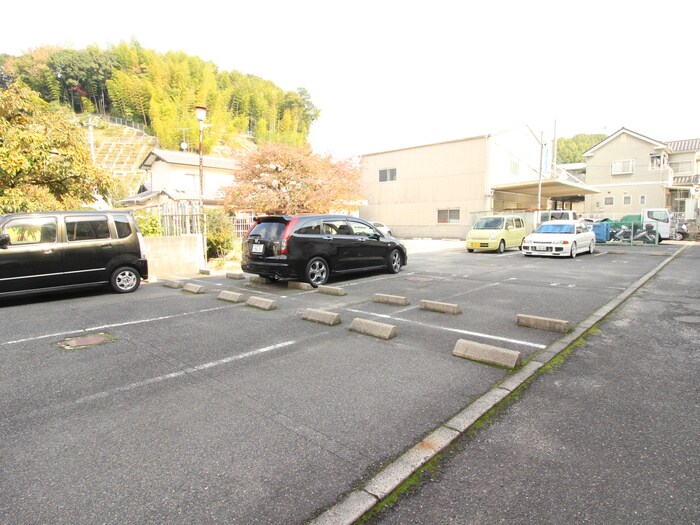 物件外観写真6　(駐車場)