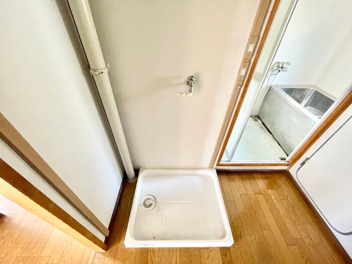 物件内観写真12　(洗濯機置場)