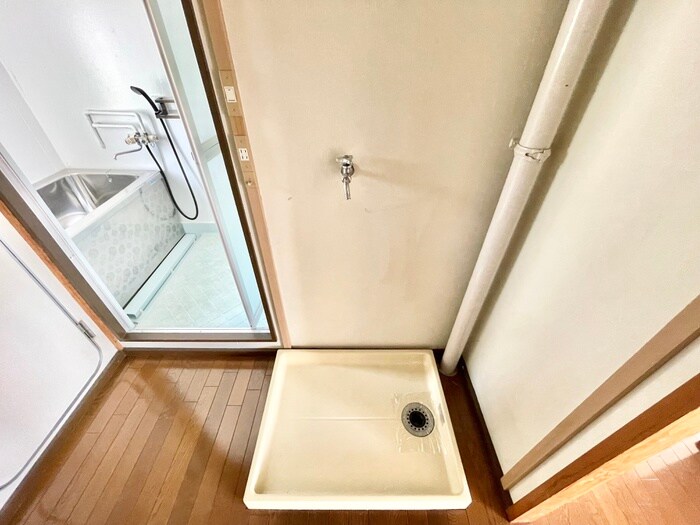 物件内観写真12　(洗濯機置場)