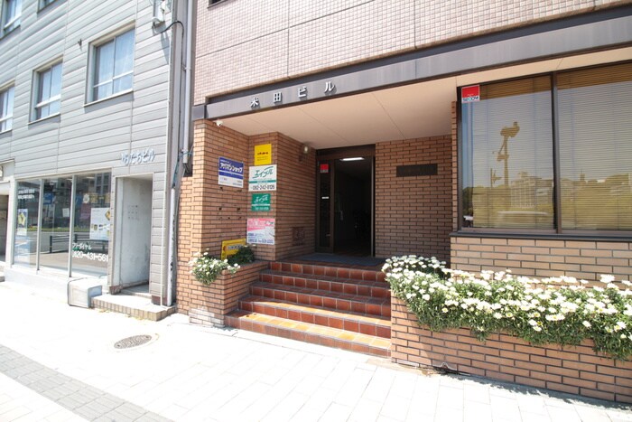 物件外観写真2　(エントランス部分)