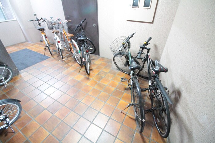 物件外観写真4　(駐輪場)