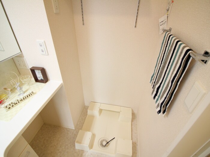 物件内観写真10　(洗濯機置場)