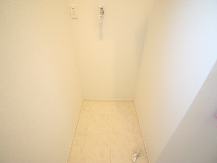 物件内観写真13　(洗濯機置場)