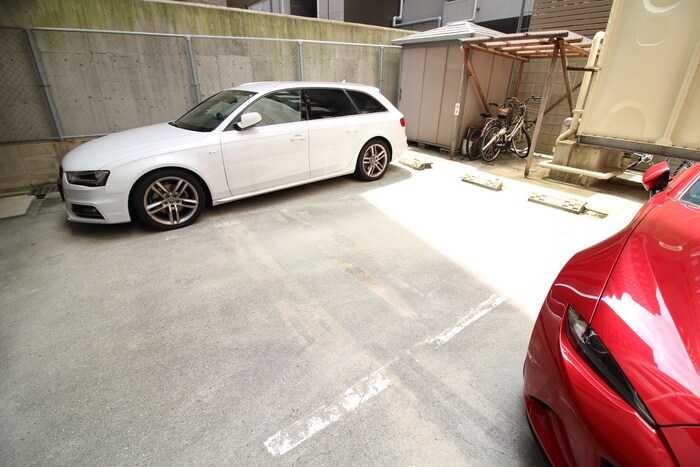 物件外観写真3　(駐車場)