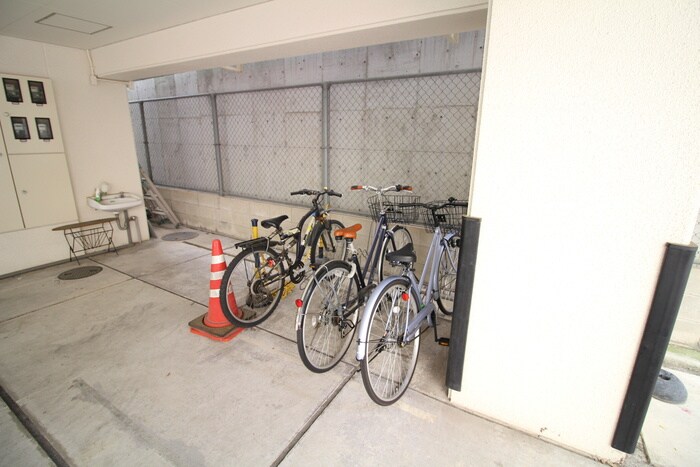 物件外観写真4　(駐輪場)