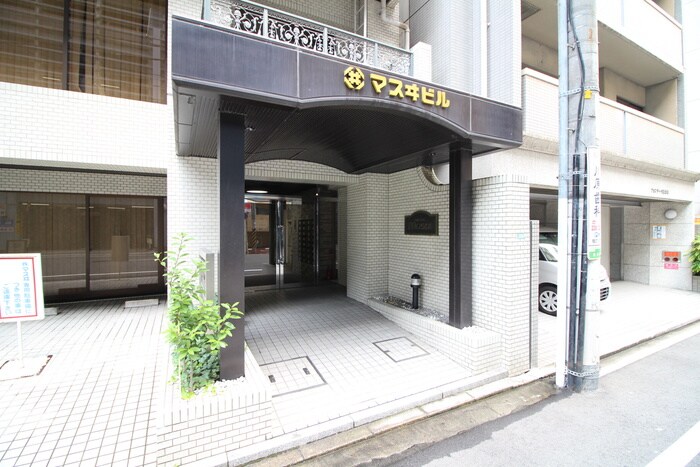 物件外観写真2　(エントランス部分)