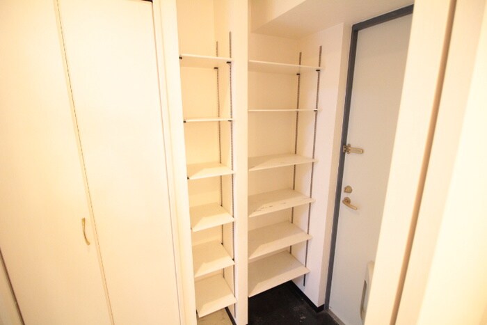 物件内観写真12　(靴箱)