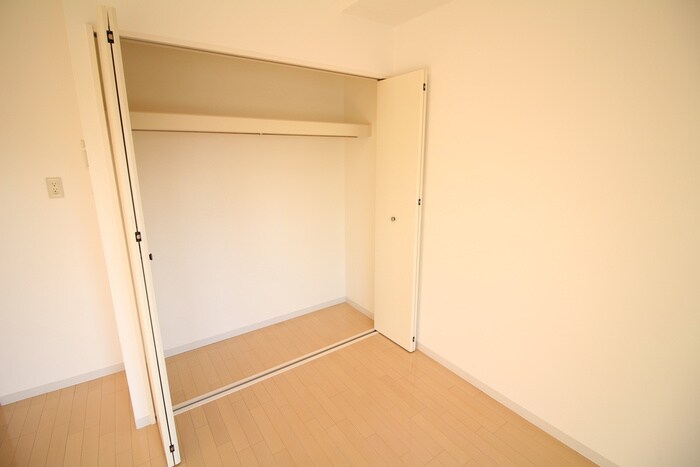 物件内観写真12　(収納)