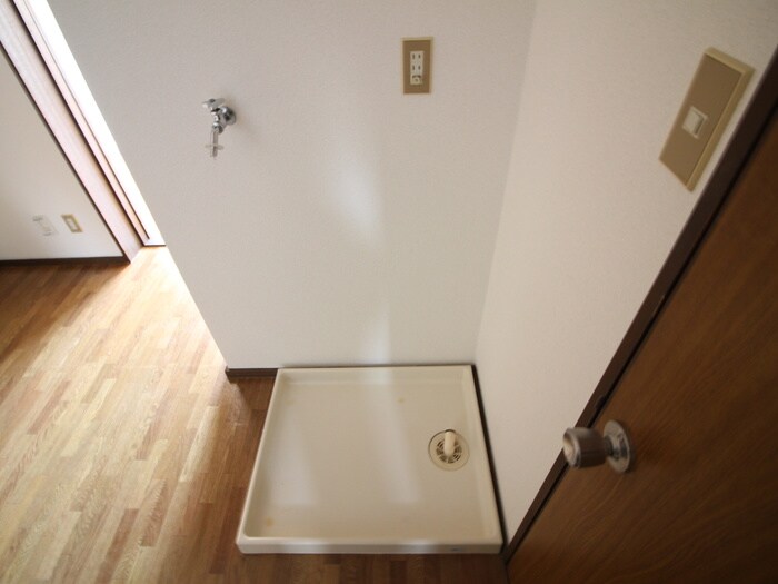 物件内観写真10　(洗濯機置場)