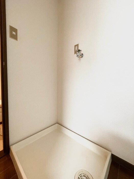 物件内観写真15　(洗濯機置場)