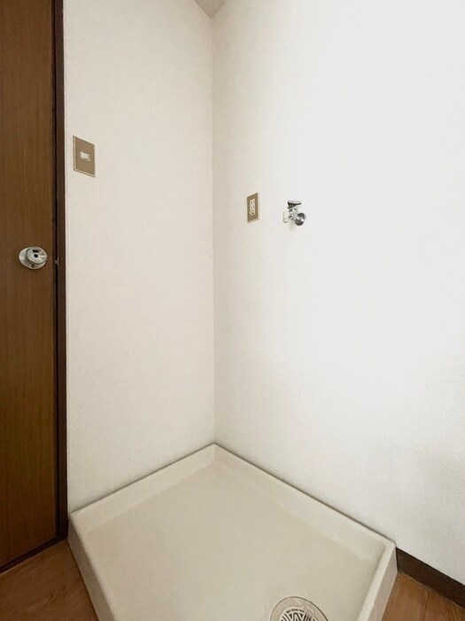 物件内観写真15　(洗濯機置場)