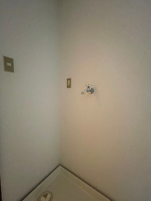 物件内観写真15　(洗濯機置場)