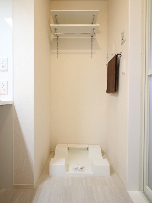 物件内観写真16　(洗濯機置場)