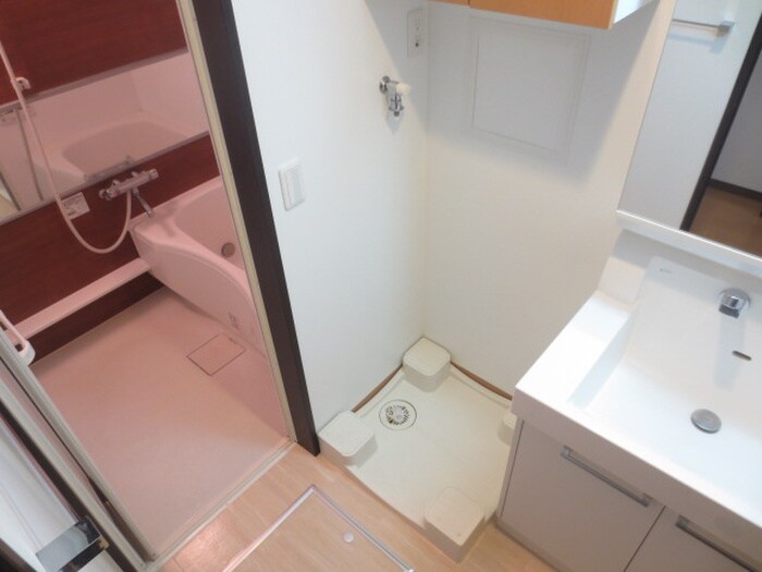 物件内観写真15　(洗濯機置場)