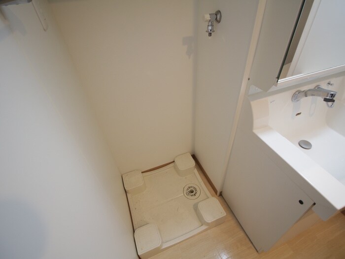 物件内観写真15　(洗濯機置場)