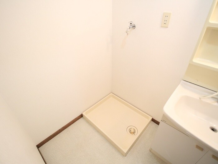 物件内観写真12　(洗濯機置場)