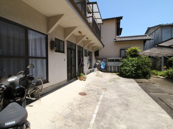 物件外観写真3　(駐車場)