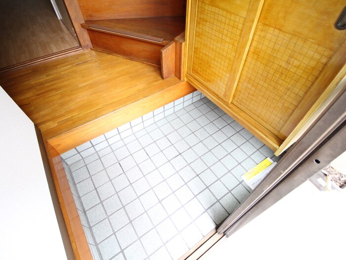 物件内観写真14　(玄関)