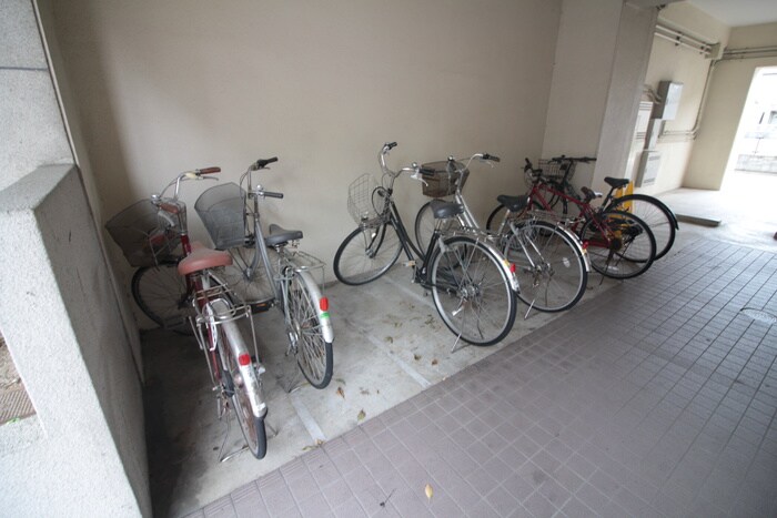 物件外観写真4　(駐輪場)