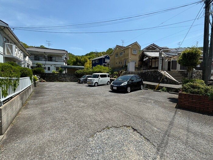 物件外観写真3　(駐車場)