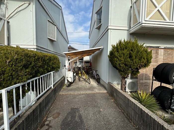 物件外観写真5　(駐輪場)