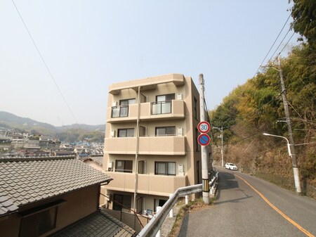 己斐上タウンＢ棟外観写真