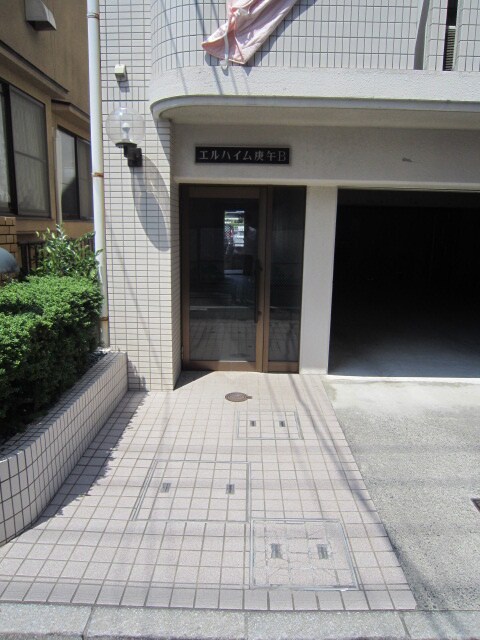 物件外観写真3　(エントランス部分)