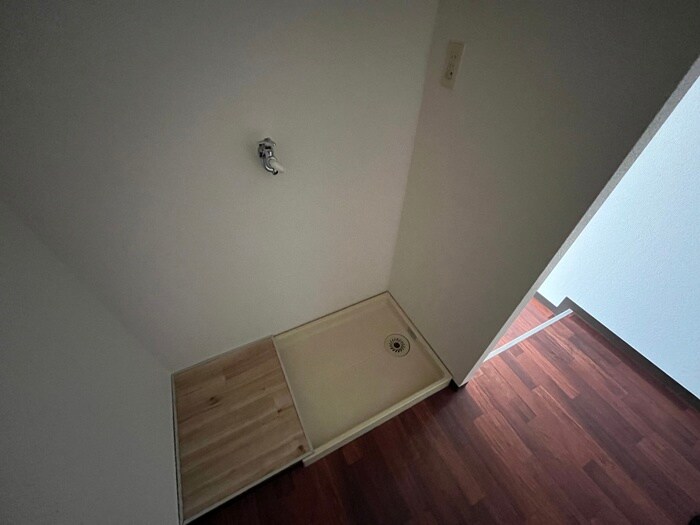 物件内観写真16　(洗濯機置場)