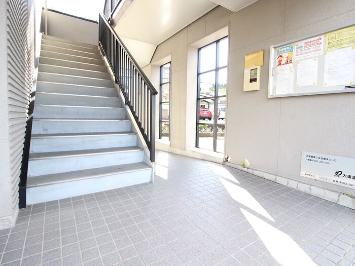 物件外観写真5　(エントランス部分)