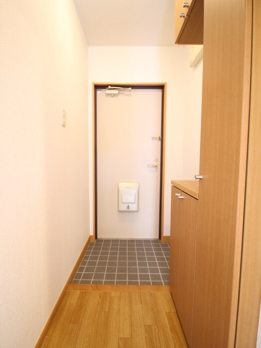 物件内観写真18　(玄関)