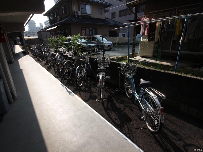 物件外観写真3　(駐輪場)