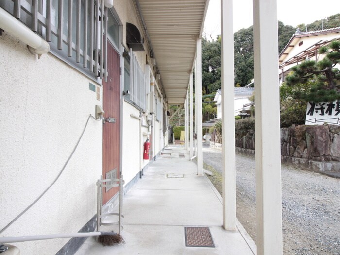 物件外観写真4　(エントランス部分)