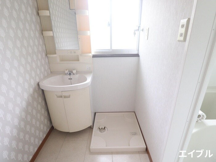 物件内観写真12　(洗濯機置場)