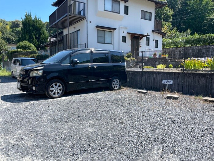 物件外観写真5　(駐車場)