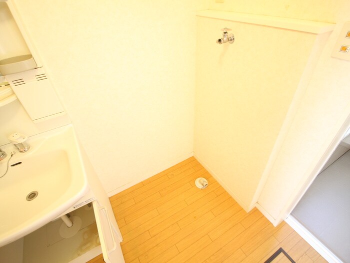 物件内観写真13　(洗濯機置場)